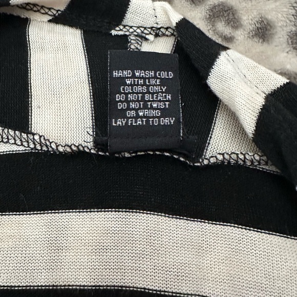 Rue21 Open Front Asymmetrical Striped Cardigan Sweater Black White Size Large - Picture 11 of 16